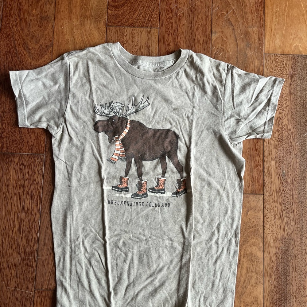 Gray Elephant Graphic Short Sleeve Tee
